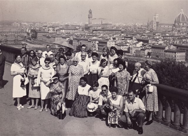 De Chinese mevrouw dook in Parijs plots op in onze groep en bleef de ganse Europese rondreis bij ons. Naderhand bleek ze zich van groep te hebben vergist.